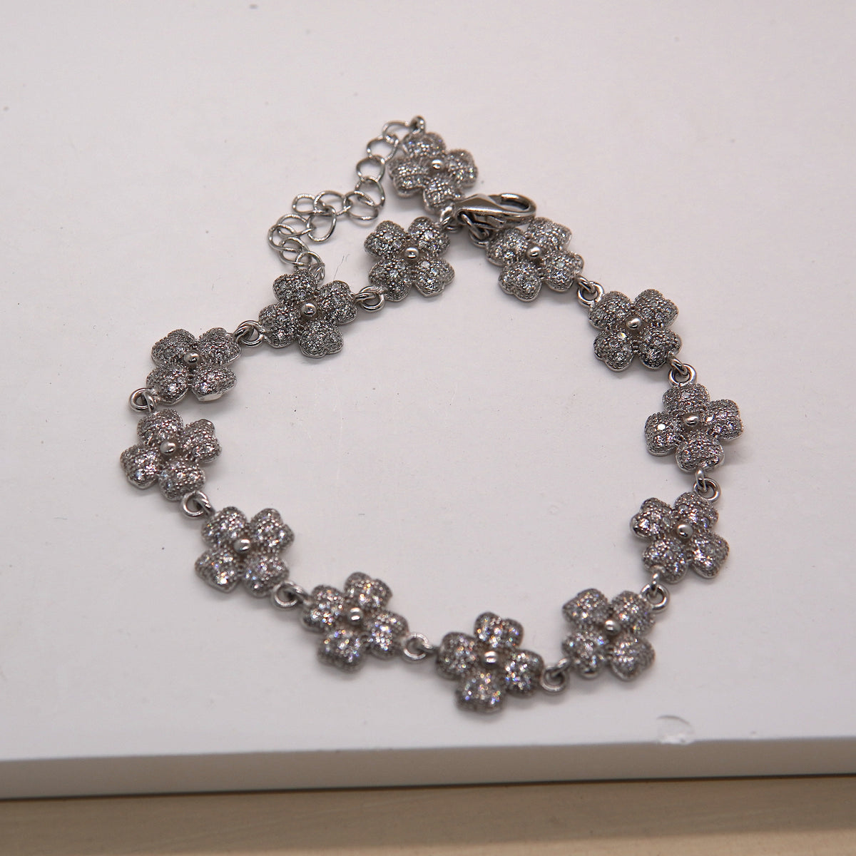 Bracelet - Bezel Plate Flower Chain