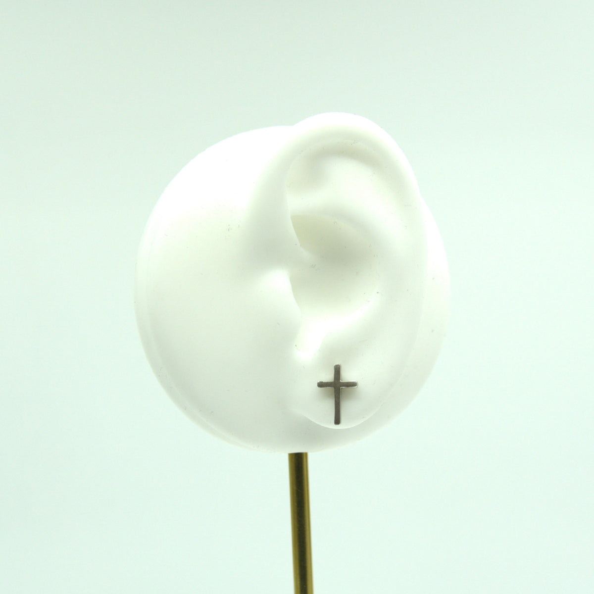 Ear Plain Matt Medium Cross