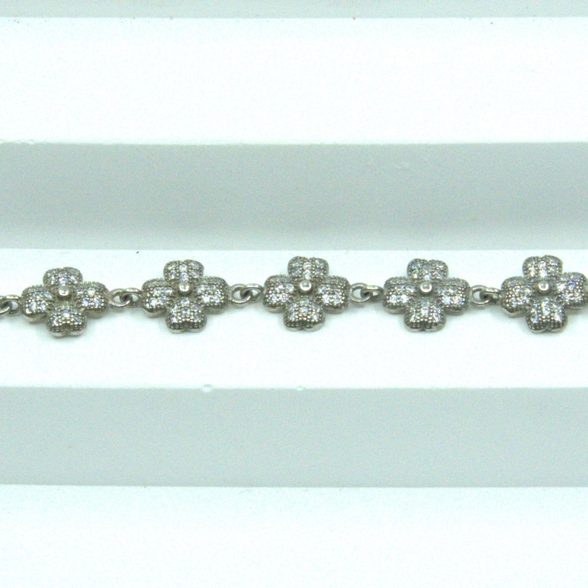 BRACELET- FAUCETED SILVER CLOVERS CHAIN