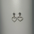 垂坠式 CZ 心形耳环